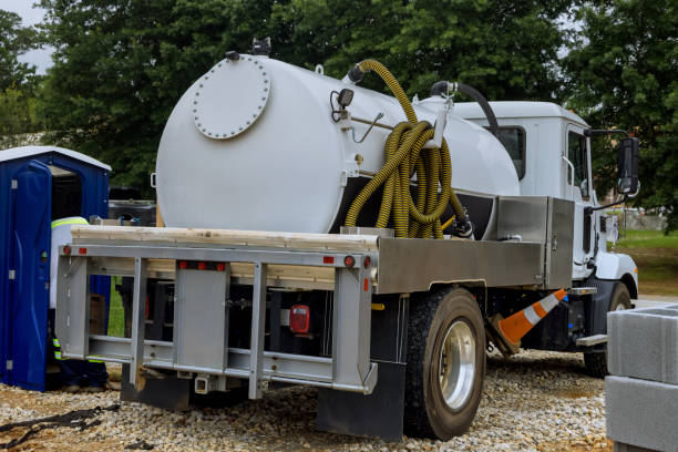 Porta potty delivery and setup in Richmond, MO